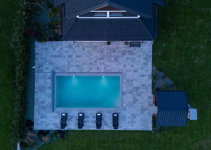 Villa Esen - *